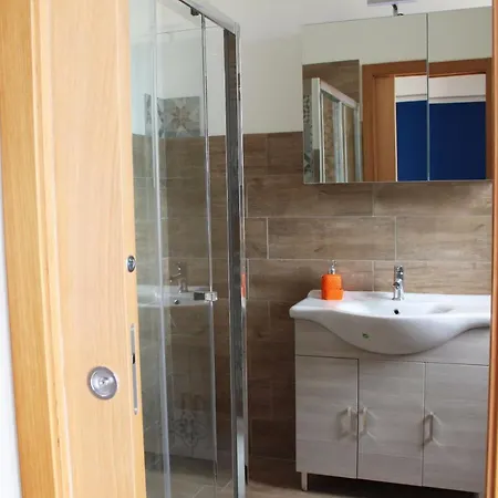 بيت ضيافة Bed Ponente 3*