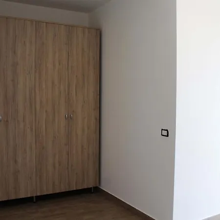 Bed Ponente بيت ضيافة إزولا ديلي فيمين