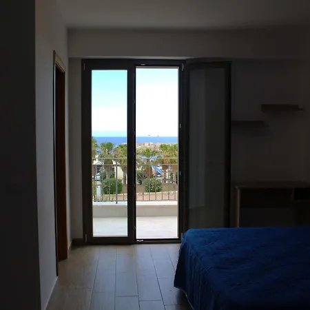 Bed Ponente بيت ضيافة إزولا ديلي فيمين