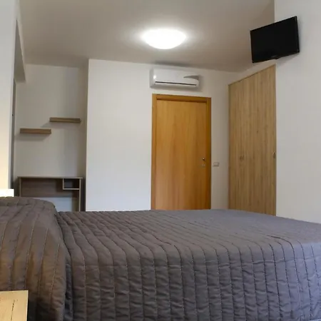 Bed Ponente إزولا ديلي فيمين